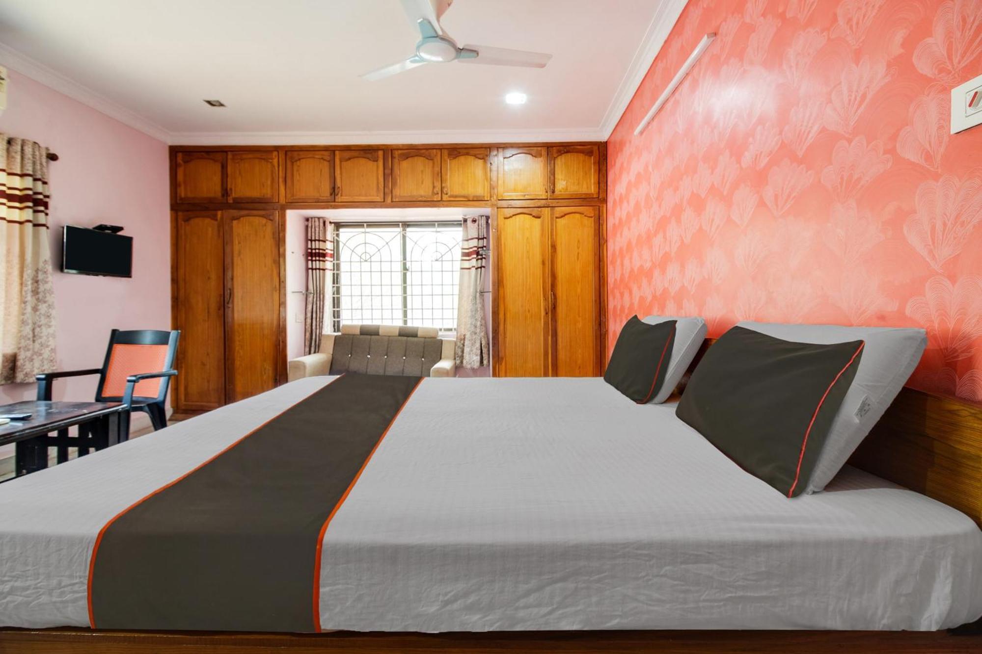 Collection O Palm Exotica Hotel Visakhapatnam Buitenkant foto